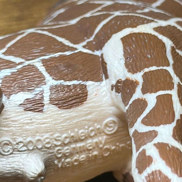 Vintage Schleich Germany Giraffe 2008 Collectible Animals Adult Male Eating - Picture 7 of 8